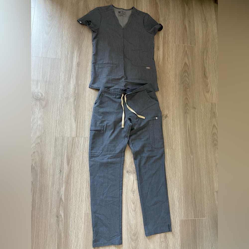Figs  Scrub Set, heather denim, in excellent condition. TopXS, pants S